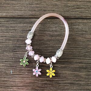 Metal flower and bead bracelet